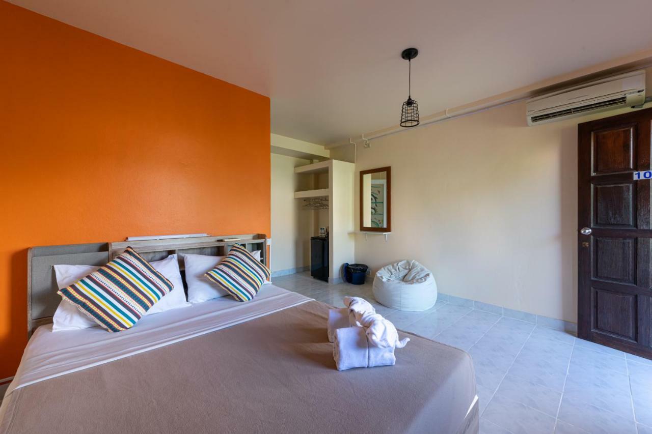 Mypatong Social Hostel Екстер'єр фото